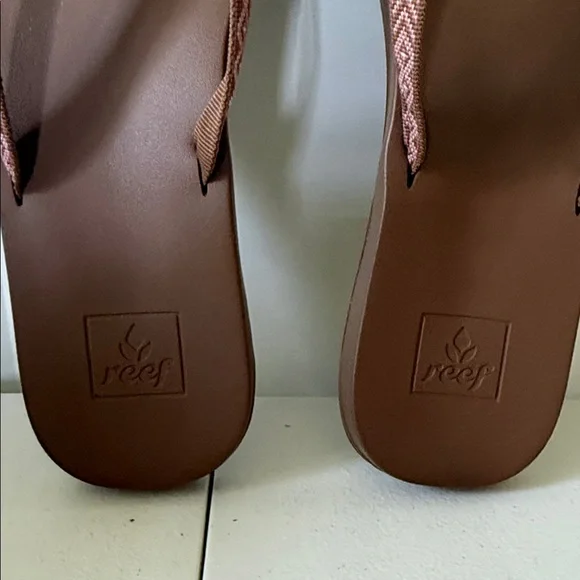 Reef Women's Brown Sandal with Rose-Brown Woven Straps (sz 9) - Picture 3 of 4